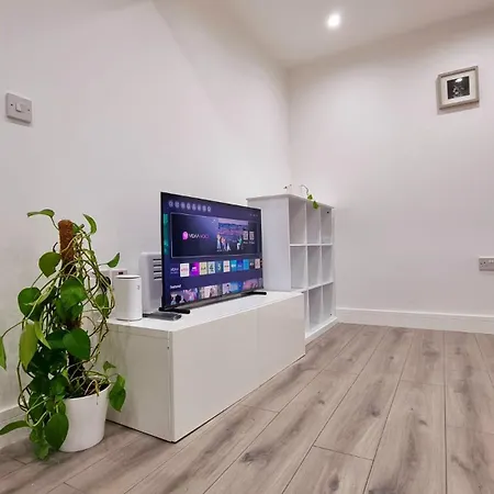 Brand New Flat Close To Turnpike Lane Tube Station Лондон Экстерьер фото