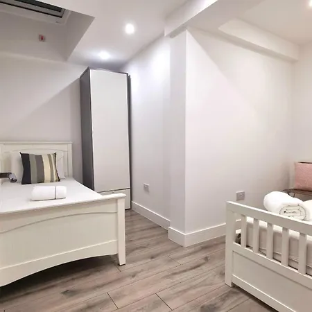 Brand New Flat Close To Turnpike Lane Tube Station Лондон Экстерьер фото
