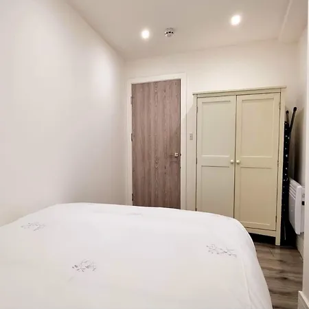 Brand New Flat Close To Turnpike Lane Tube Station Лондон Экстерьер фото