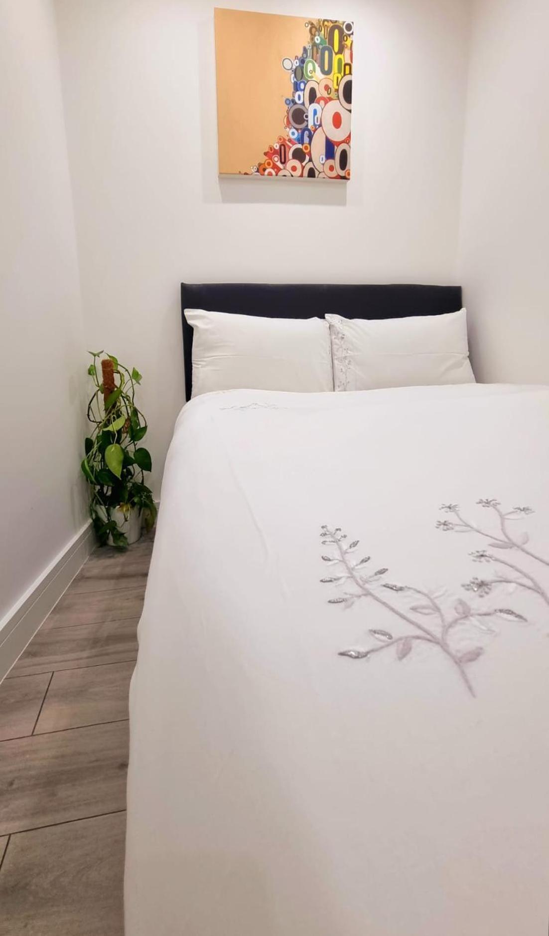 Апартаменты Brand New Flat Close To Turnpike Lane Tube Station Лондон